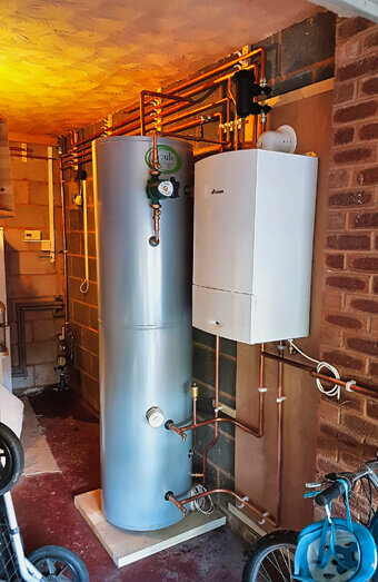 https://plumberballajura.com.au/uploads/2025/06/hot-water-684599.jpg